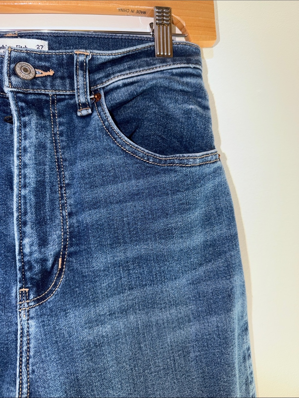 Abercrombie & Fitch The Flare Ultra High-Rise Flared Blue Jeans Women’s size 27 - Picture 4 of 8